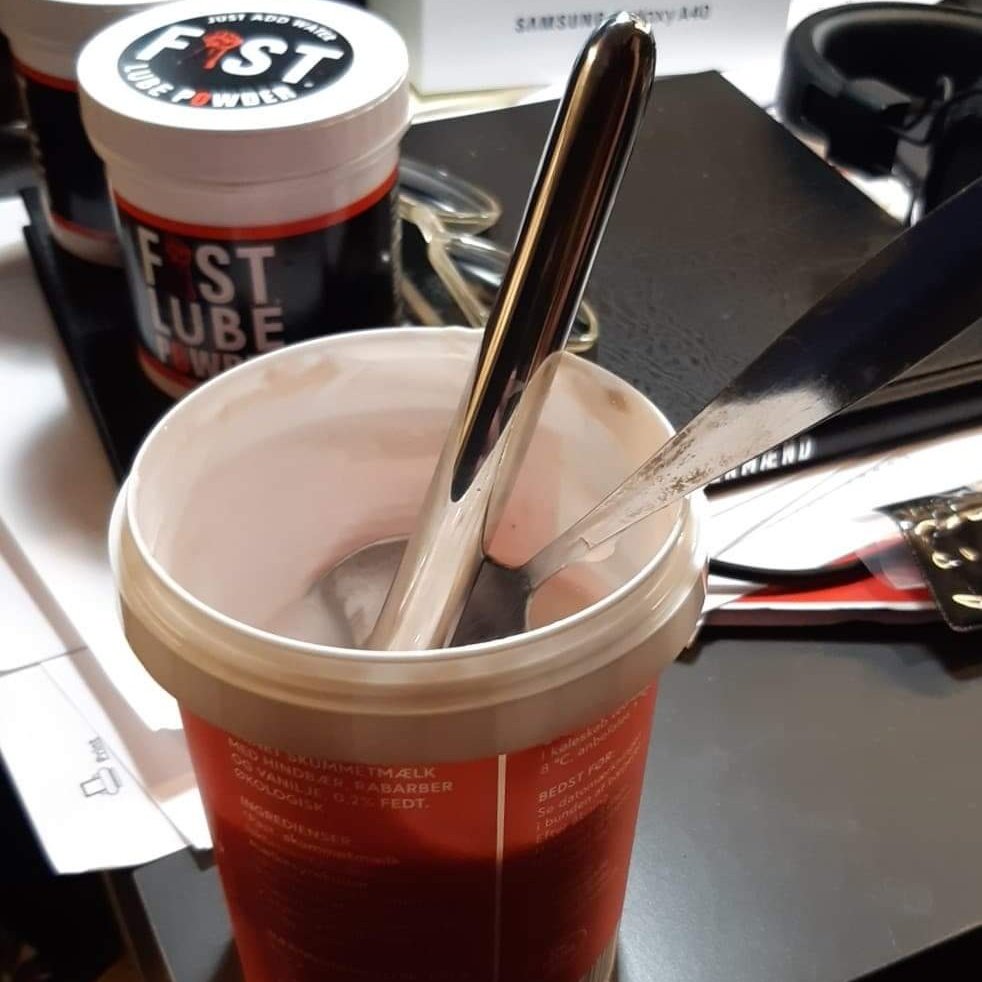We're trying something new at the office... or... it was an accident 😂 #yoghurtsounding