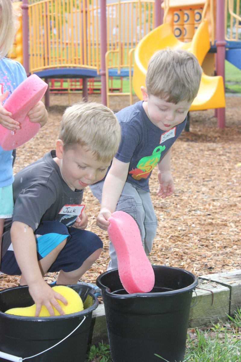 rockwoodschools's tweet photo. Vandover Early Childhood students, staff and volunteers turned out for the first Vandover Field Day, May 8!

Coordinator Rockwood Early Childhood Special Education David Herod said, "Our teachers and para-professionals wanted a fun day to celebrate the end of the school year.” https://t.co/Bb4u53g7fw