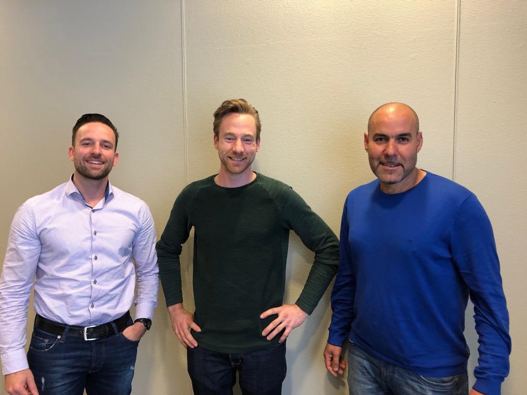 Vakcentrum's tweet photo. Hackaton  met teams van 3 #zoz finalisten olv @jweltevreden en @TibertVerhagen  #hva gestart. Inspirerende ideeen @C1000stadsk @PLUSSMITSCBORG @AH_Franeker ! Benieuwd naar het resultaat? Kom naar de Dag van het @Vakcentrum https://t.co/j1vOFf53CV https://t.co/sK07NeOEdc