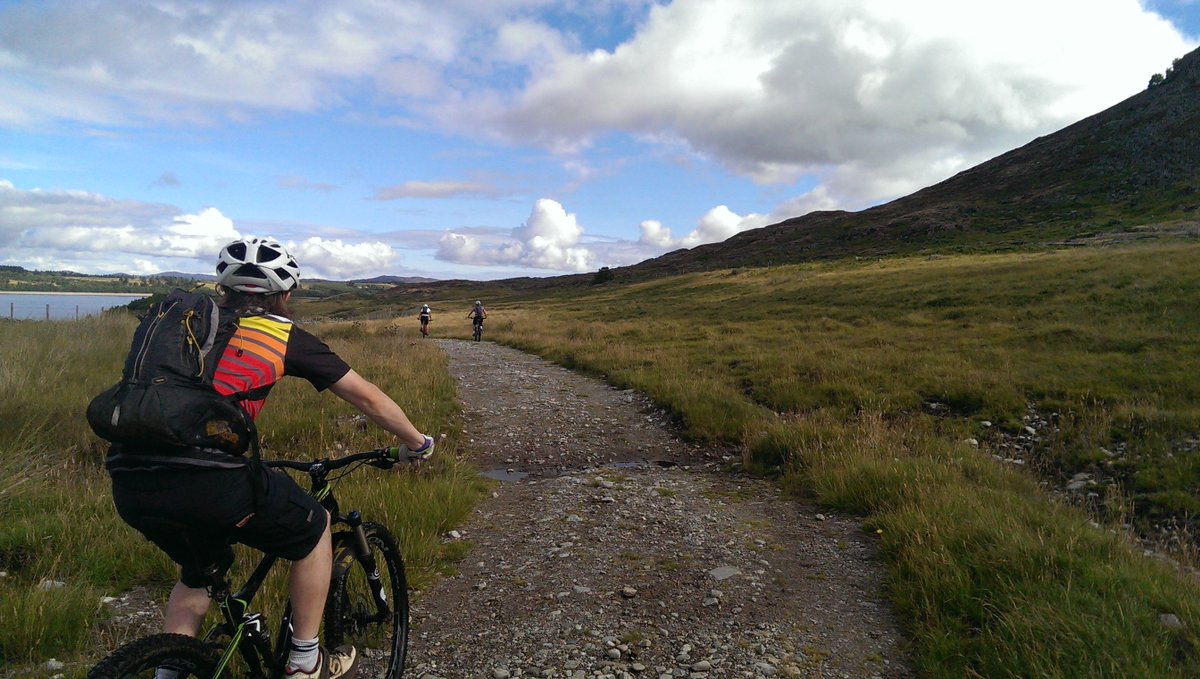 caledoniandisc's tweet photo. Looking for some space to breathe? Join us on a Trails and Glens Cruise. Leaving Inverness on the 25th of May. Bikes, meals, accommodation guide, all taken care of. Its a great way to see the @GreatGlenWays  sitting down @scottishcanals Check our special offers page on website https://t.co/jpRkuvFChQ