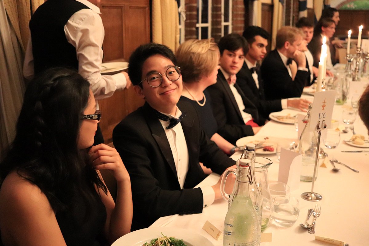 Cowell's bids farewell at the House Dinner to the U6th leavers and their guests.