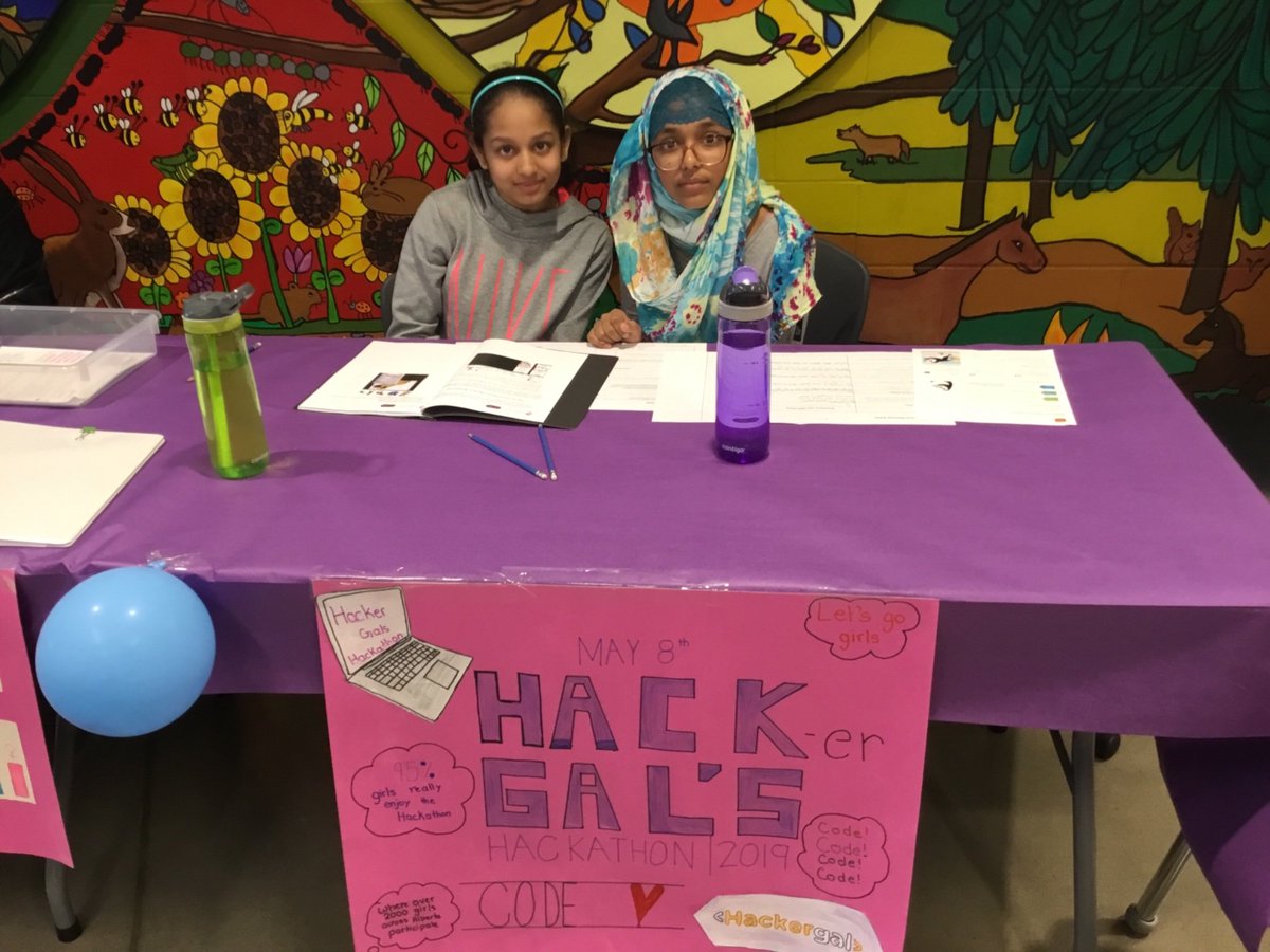 SenecaSchool17's tweet photo. Collaborating the future through coding @thehackergals #BECAUSEWECAN #HACKERGAL2019 https://t.co/Bg7PZlCa4C