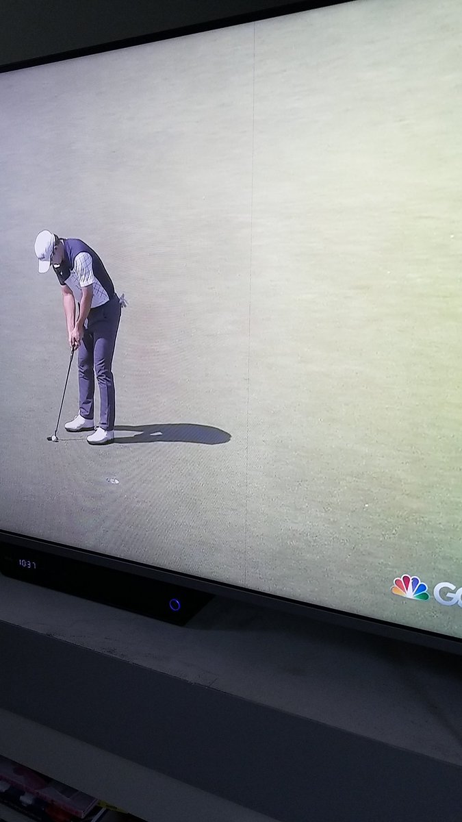 GinoLech's tweet image. Unboxed this @VIZIO P-series on Saturday and this morning I have a line through it. It didn't even make it 4 days before it broke. #p55 #pseries #vizio