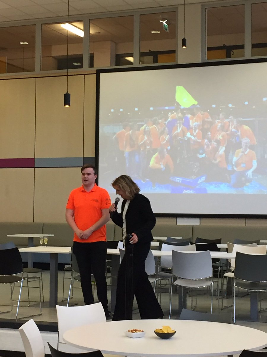 Huldiging <a href="/Teamrembrandts/">Team Rembrandts</a> <a href="/FH_Engineering/">Fontys Engineering</a> @fontys voor wereldkampioenschap. Wat een geweldige prestatie.