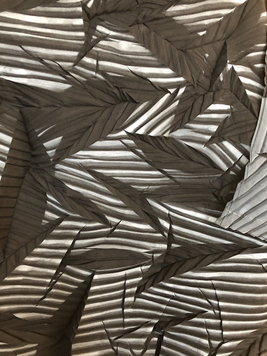 CARAVANSNC's tweet photo. Come see our new pleated fabric blouses. I’m calling it origami! I see cranes..what do you see? #fashion #style #ss19 #pleats #fabric #origami #wearableart #uniqueboutique #asheville #shoplocal @GroveArcade @CARAVANSNC https://t.co/fuQWgGBocJ