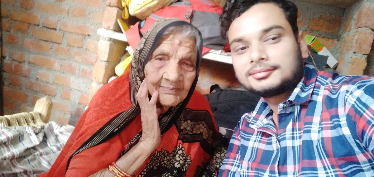 Adhyayan_Online's tweet photo. #Bilaua 🇮🇳
बिलौआ में दादी जी की परम् पूजनीय माताश्री (नानी) उम्र 111 वर्ष देवतुल्य नानी का ढेर सारा आशीर्वाद प्राप्त करने पहुँचा , बहुत वर्षों बाद नानी जी से मिल के एक नई ऊर्जा का संचार हुआ उम्र के इस पड़ाव पे आज भी वह किसी से कम नहीं है .... https://t.co/FNZfGi6lne