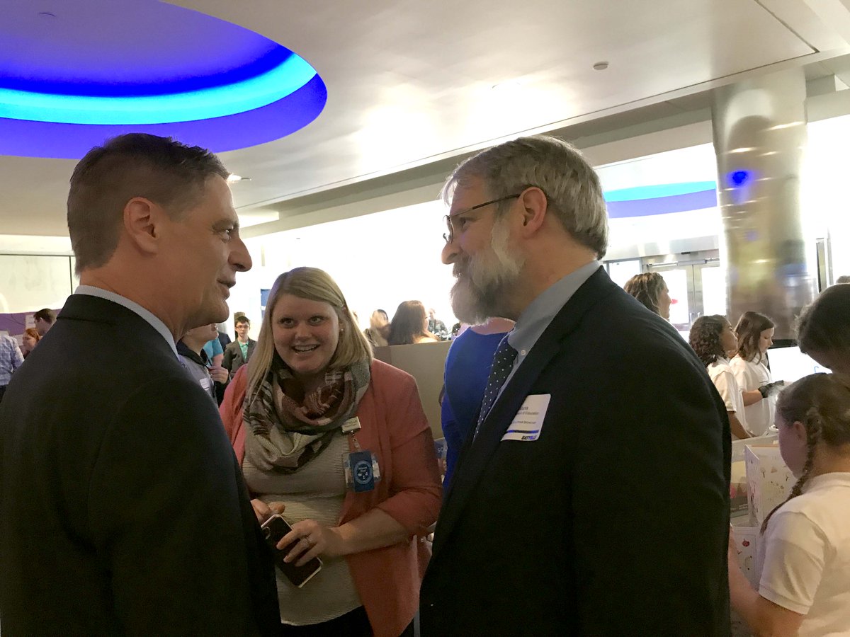 Battelle's tweet photo. Our President &amp; CEO Lou Von Thaer expresses his thanks for everyone who participated in #StudentSolutionsShowcase @OSLN #OhioDesignChallenge #STEMFeedsOhio. Here he is @nbc4i,  Anthony Alston @MetroHS, Paolo DeMaria @OHEducationSupt &amp; Tom Fontana/Kirk Merritt @Ohiosoycouncil https://t.co/Sz2IflUgBD