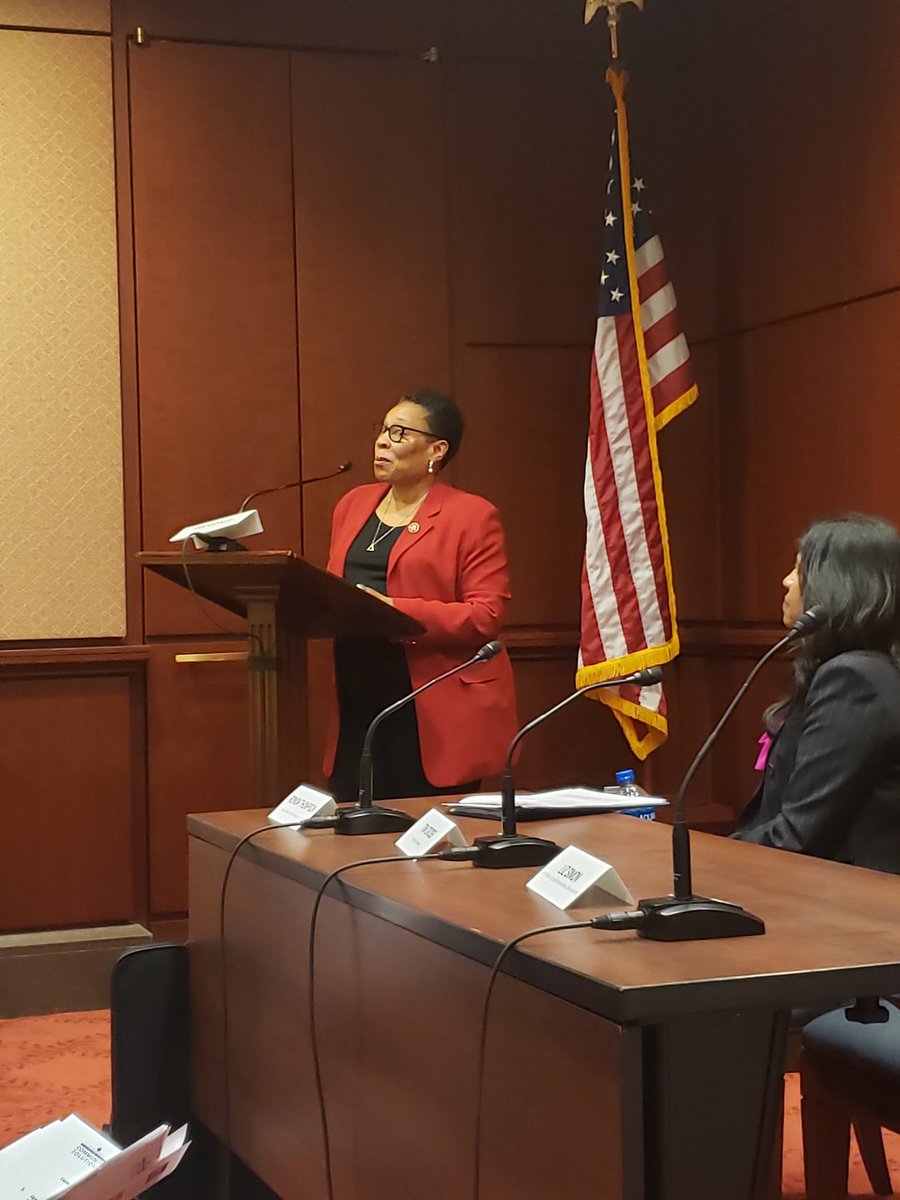 civicengageJD's tweet photo. Congresswoman Marcia Fudge addressing opportunities for youth to enter the workforce. @Prudential
#opportunityyouth https://t.co/0X8m4PyV0j