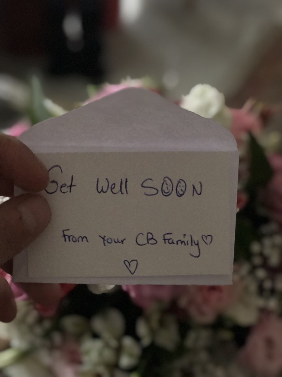JadNaamani's tweet photo. When your mom is sick and your team sends her flowers without you knowing ❤️ @CurlyBracketsLB https://t.co/QCDIfN7TXN