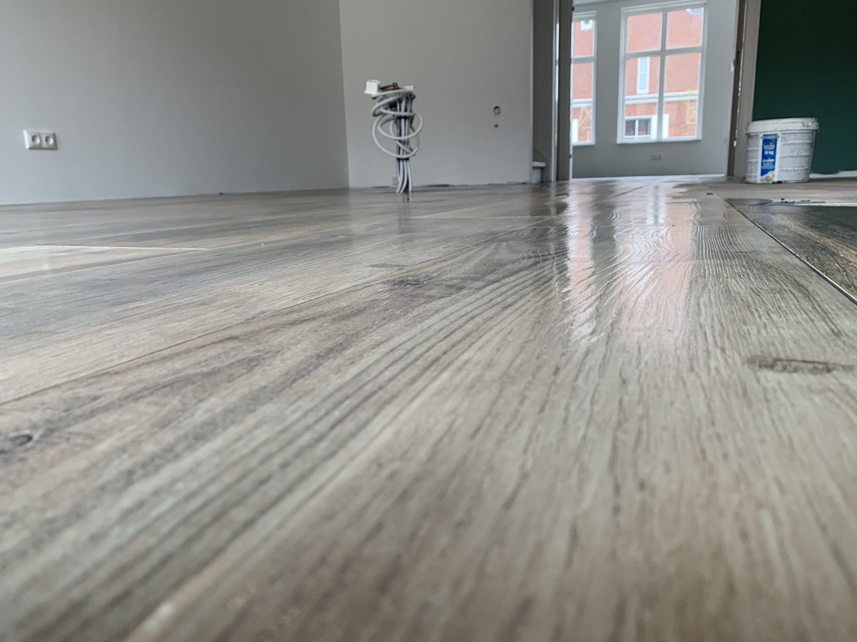 Weer een mooie houtlook tegelvloer gelegd in Best.  Natuurlijk met de clips van <a href="/tegellevelling/">tegellevelling.nl</a>