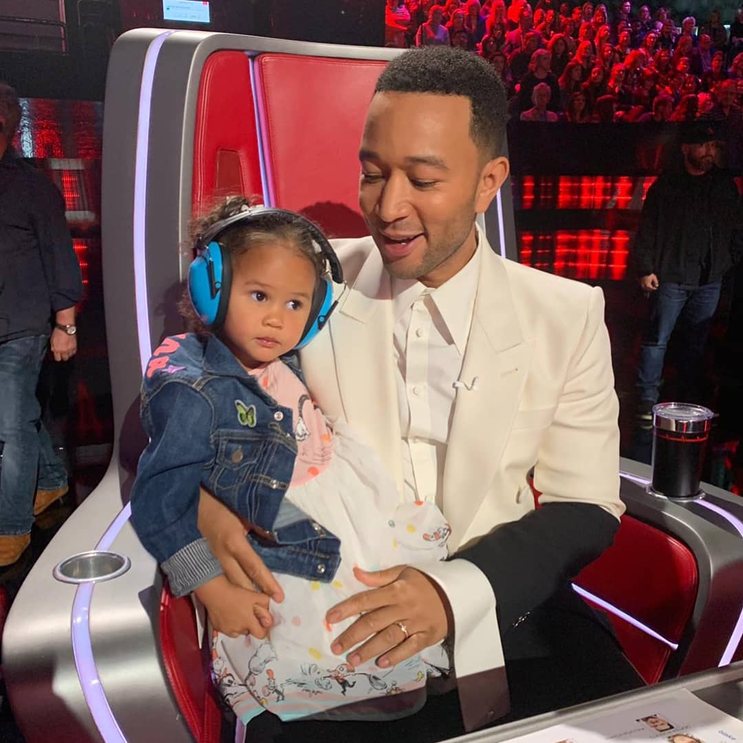 topsify's tweet photo. Hot take: #LunaLegend is cuter then both her parents combined 😉😂👶 @johnlegend @chrissyteigen #StrongGenes https://t.co/SWwalVdSTj