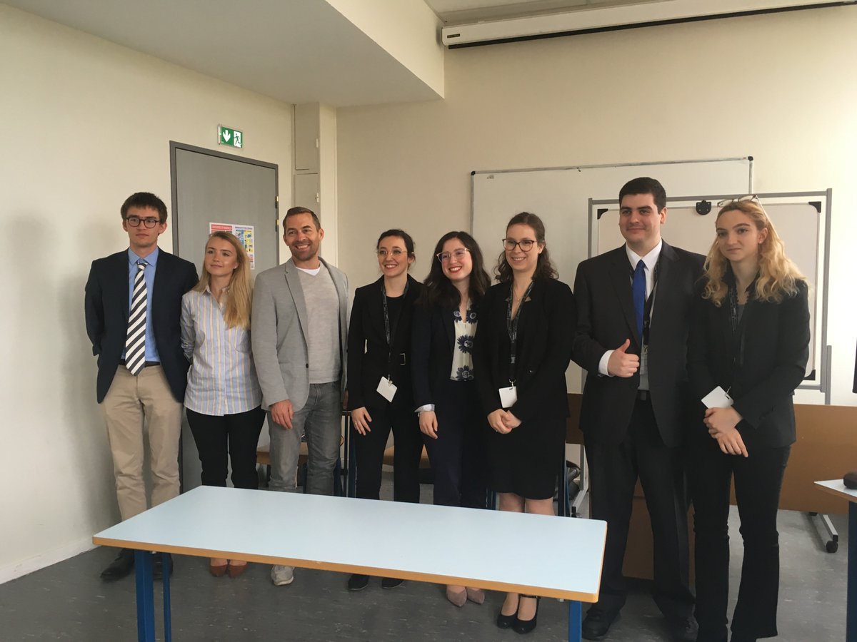 CamLefebvre1's tweet photo. Deuxième journée des joutes éliminatoires au concours de plaidoirie en droit international Charles Rousseau. Notre équipe @ulaval_droit affronte l'Université catholique de Louvain #UCL et l'Université Paris 2 Panthéon-Assas #Rousseau #RFDI #Ulaval #FdUlaval https://t.co/lZERlrHR9O
