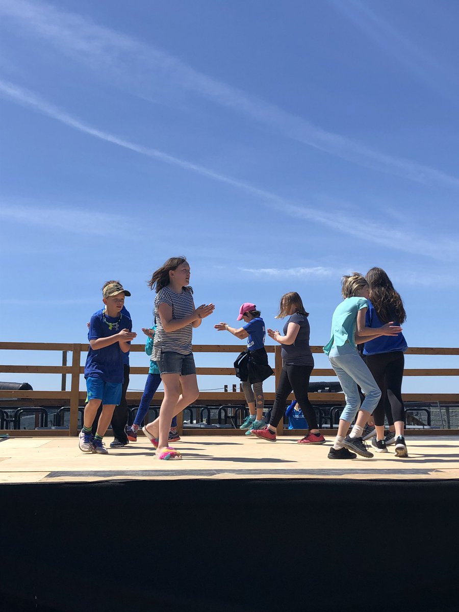 LaRochelle_LDSB's tweet photo. Our Grade 5s have some mad dancing skills #CelebrationofDance #LearnLaughLean #WeAreOne @Southview_LDSB https://t.co/LrBwj2jZea
