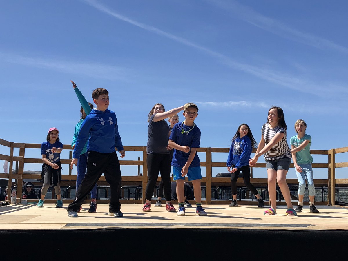 LaRochelle_LDSB's tweet photo. Our Grade 5s have some mad dancing skills #CelebrationofDance #LearnLaughLean #WeAreOne @Southview_LDSB https://t.co/LrBwj2jZea