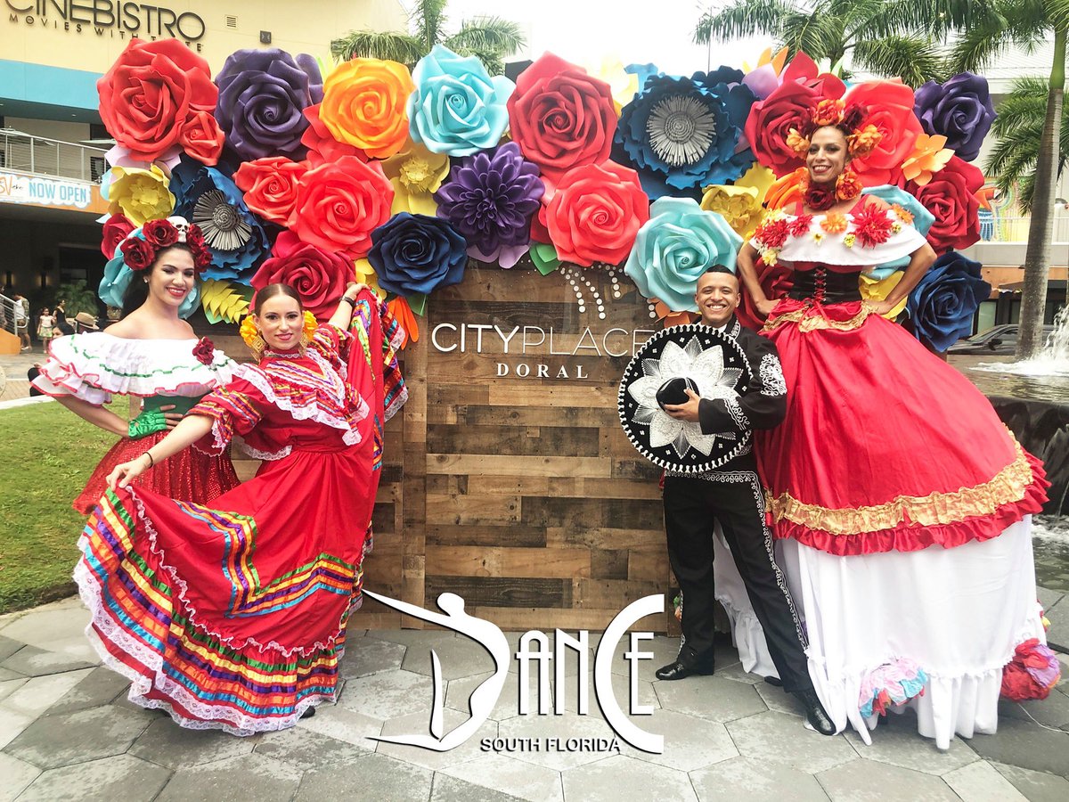 DanceSoFla's tweet photo. 2019 Cinco De Mayo at @cityplacedoral was a blast this year!
Entertainment included a stilt walker, cigar girl passing out novelties , and folkloric dances from Mexico. Thanks again #CityPlaceDoral! #strollingentertainment #cigargirl #jalisco #cincodemayo #stiltwalker https://t.co/iX1CJkXVv2