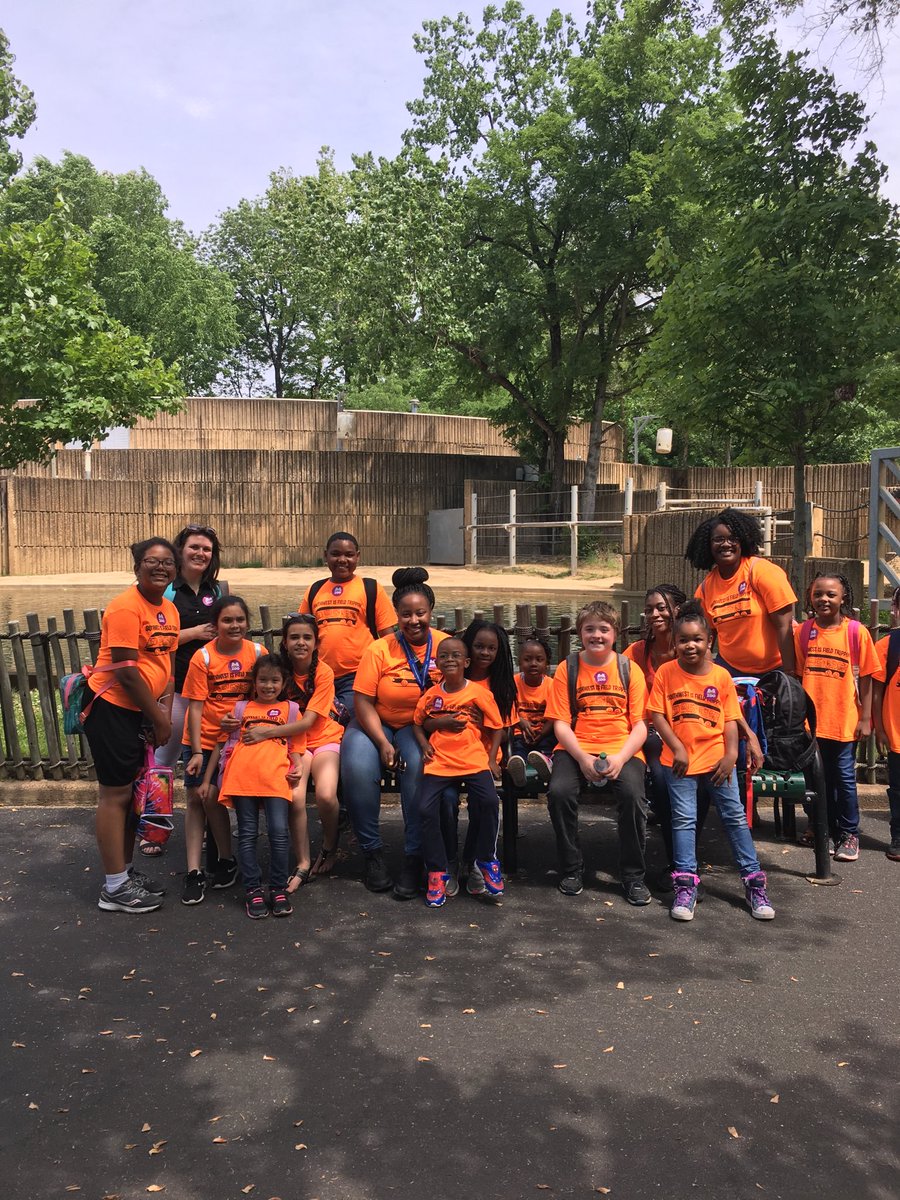 Powers_SWES's tweet photo. SWES touring the zoo! https://t.co/boZsxMn5EQ