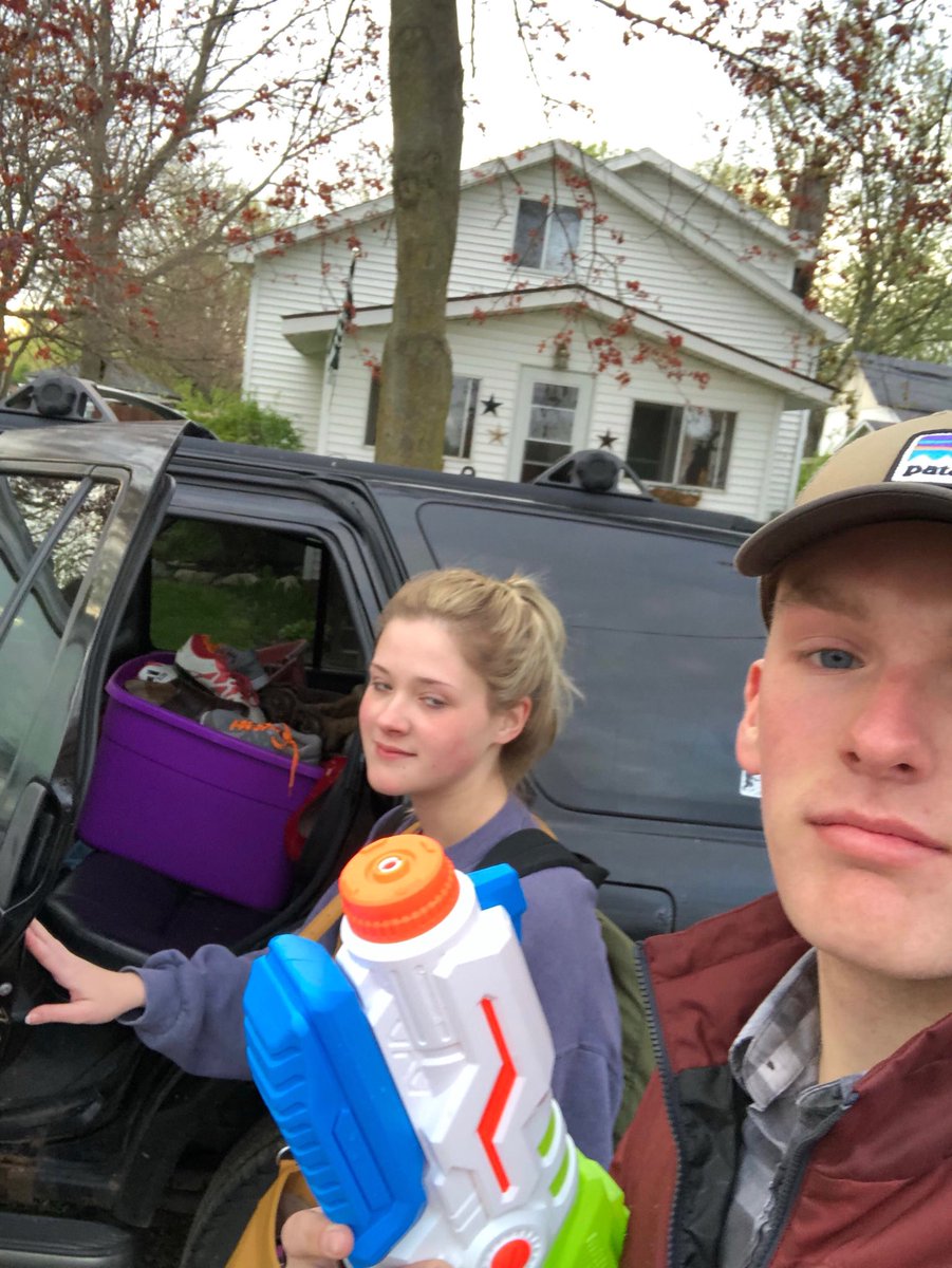 PHS2019ASSASSI1's tweet photo. Claire out by Landon! https://t.co/YjMxkp3pQN