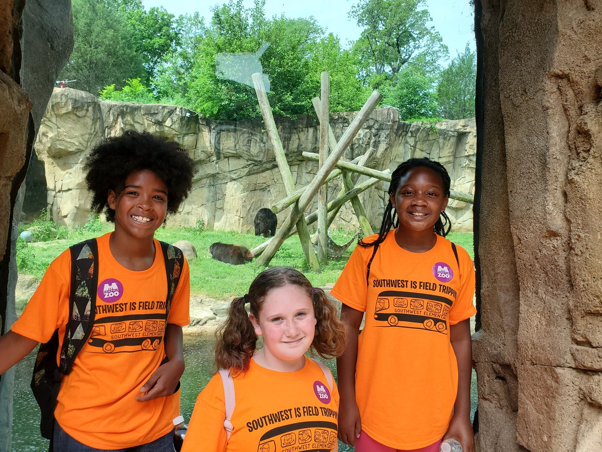 lestodd23's tweet photo. We are having a zootastic time! Thanks @EaglesSouthwest 
#iknowimcheesy https://t.co/JebhLCs94x