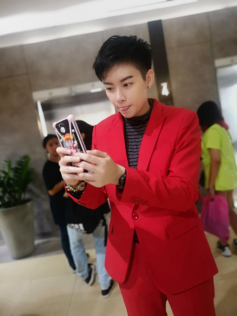i_nukoi's tweet photo. ขอเซลฟี่ก็ทำให้ได้เสมอ😋 @Theconando @Nann_FC #Nann #nann_fc #KAZZAWARDS2019 https://t.co/tBQkVhu1rY