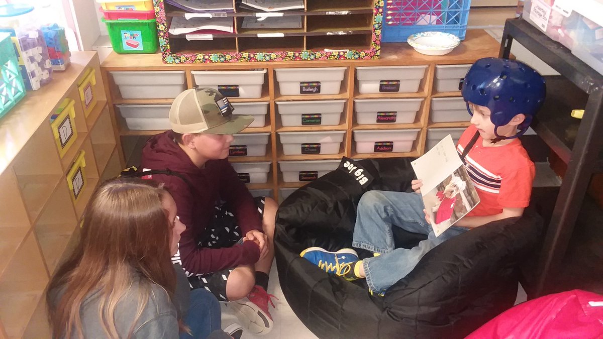 Mel_Belanger63's tweet photo. My 5th grade class read with Mrs. Huber's kindergarten class today...they both did so well!#wccsms #readingrocks https://t.co/GLKg3cblrA