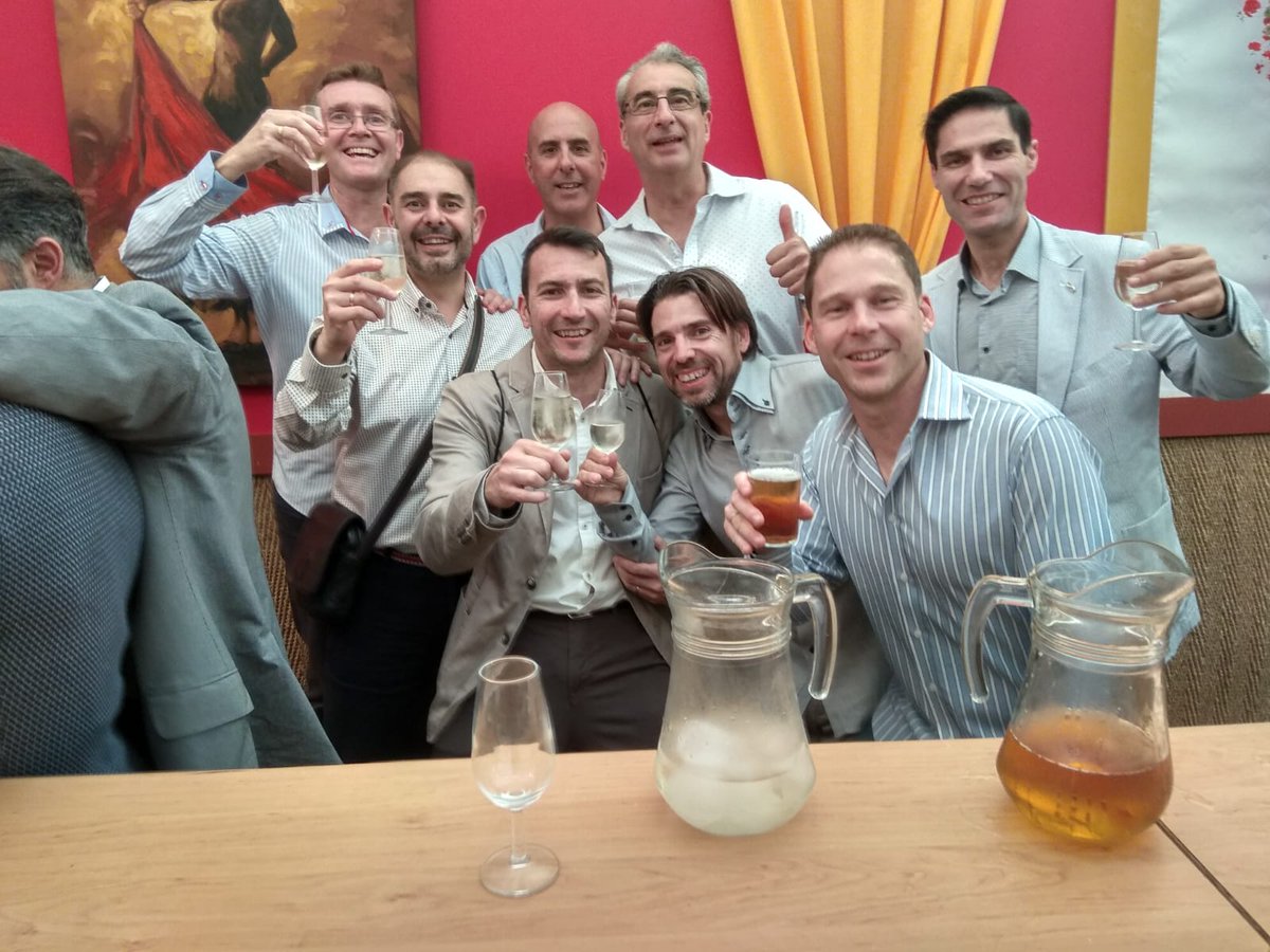 etiopedetriana's tweet photo. Los @cdlosvalientes en la feria de abril ... Kilómetros de alegría...que todo no va a ser @MaratonSevilla . Viva la @feriadeabril19 https://t.co/E1u8Y5QSFu