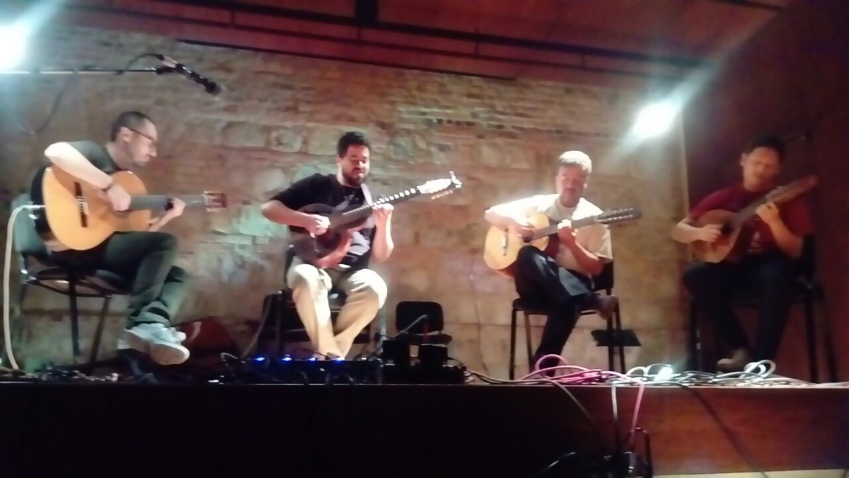 A esta hora en <a href="/RadNalCo/">Radio Nacional CO</a> #LaOndaSonora hablan de <a href="/andotipleando/">Oscar Santafe </a> y su tema "Fin de semana" que hoy en #MiércolesDeDescarga estará disponible en radionacional.gov.co acá el maestro Santafe recientemente en el #XEncuentroNacionalDelTiple #UnEncuentroQueDejaHuella