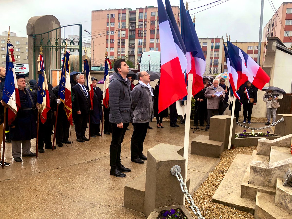 fm94350's tweet photo. Une nouvelle fois au rendez-vous de la mémoire ce #8mai 2019 à #villiers94 pour célébrer la victoire de la démocratie sur le nazisme et honorer le sacrifice des combattants de la liberté. https://t.co/ao8h1jpahj