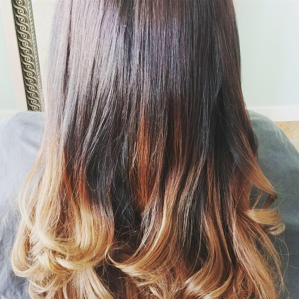 ManeGarnet's tweet photo. The many hair colours of Marlene 🖤
•
•
•
#colourscience #cochranealberta #yyc #yycstylist #yycsalon #cochranestylist #cochranesalon #goldwell #organictan #yycspraytan #sunnatan #organictancochrane #trichology #mastercolourist #yyc #manegarnet https://t.co/yfZOehmsfF