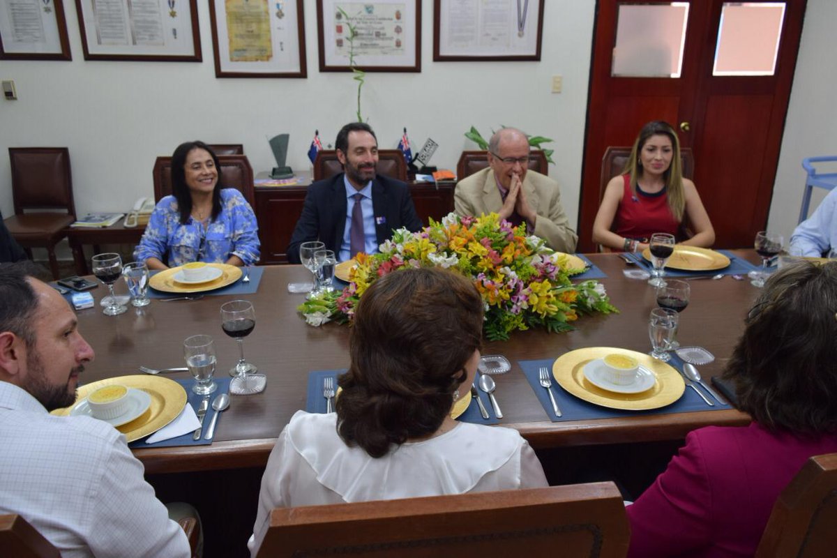 AusEmbCO's tweet image. Gracias también a nuestros Alumni en Cali por participar de este evento con tanto entusiasmo. Estos encuentros son valiosos para poder forjar nuestra Red de exalumnos y multiplicar las relaciones entre 🇦🇺 y 🇨🇴
#AustraliaenColombia #GlobalAlumni #KeytoyourFuture