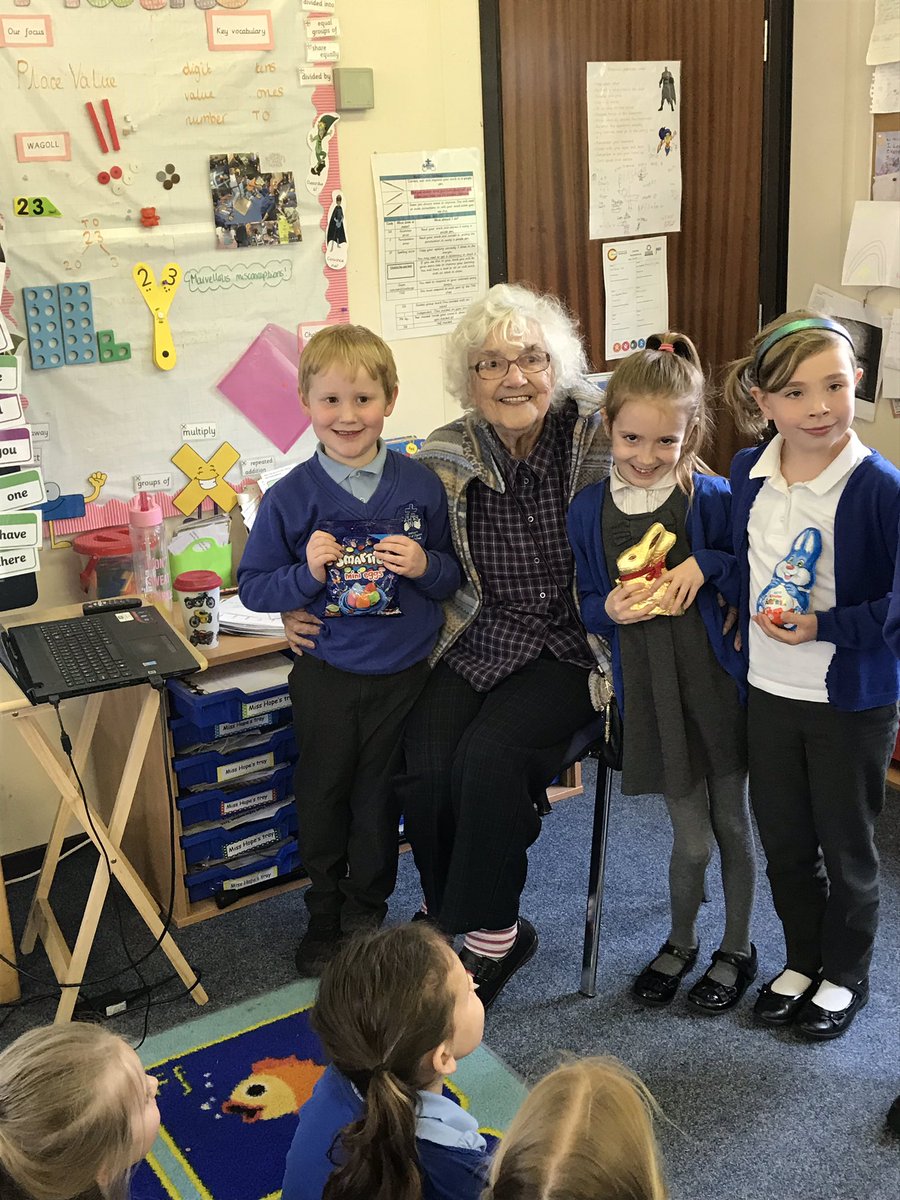 WelbournPrimary's tweet photo. Emerald loved their visit from Joyce and Dawn from Welbourn Manor today! 🥰 There were lots of cuddles for Joyce! 😍 The children received prizes for their Easter bonnet competition with the residents last term. 🐰They also enjoyed showing the tadpoles! 🐸 #community #Welbourn https://t.co/8lpsYbYl3E