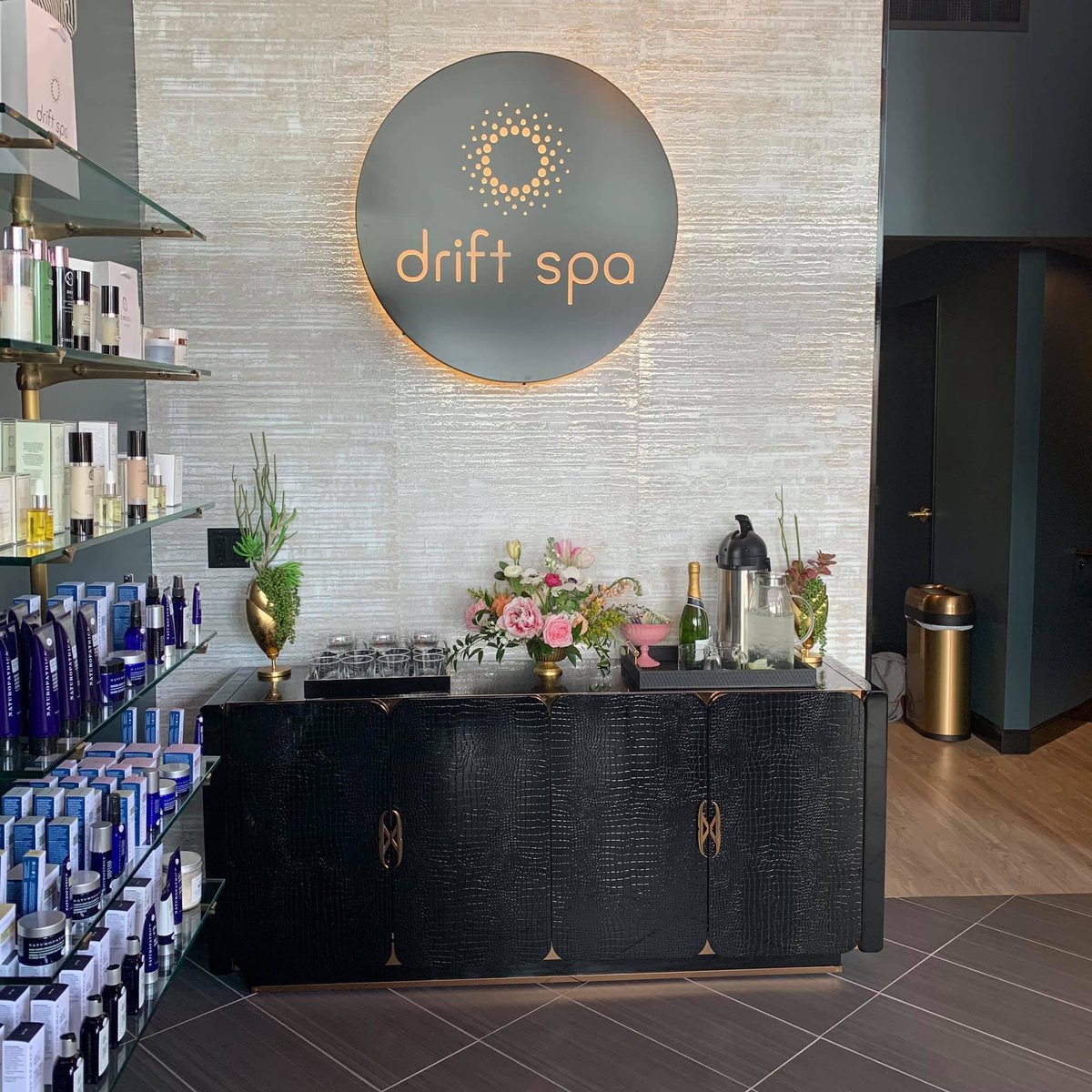 sourceperks's tweet image. SOURCE PERKS — New on Source Perks! 25% off a $100 gift card to Drift Spa. Guests can choose from massages, body treatments, organic and natural facials, clinical facial treatments and peels, as well as professional nail services. #DriftSpa #SourcePerks bit.ly/30filO2