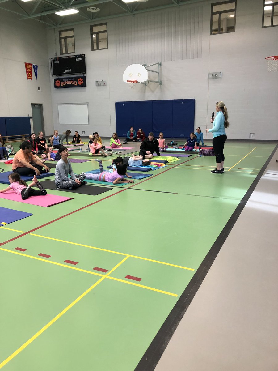 Ann Green sharing her Growth Mind set strategies and yoga super power moves with Bengal families #progrant  <a href="/ArdaghBluffsPS/">Ardagh Bluffs Public School</a> <a href="/SCDSB_Schools/">Simcoe County District School Board</a>