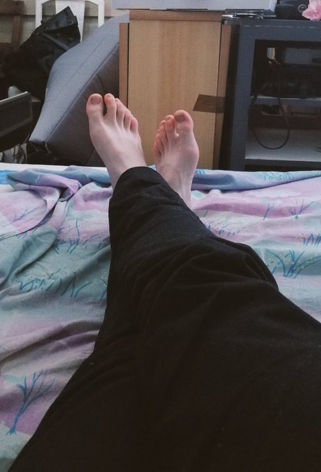 Toi, l&agrave;, soumis, viens me souhaiter une bonne nuit en laissant un peu de fric dans mon PayPal. Et vite<a href="/tag/findom"class="tags"><span>#findom</span></a><a href="/tag/footslave"class="tags"><span>#footslave</span></a><a href="/tag/moneyslave"class="tags"><span>#moneyslave</span></a><a href="/tag/findomaddict%20"class="tags"><span>#findomaddict </span></a>