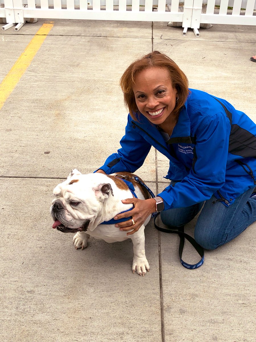 cherierpr's tweet photo. Happy Birthday @DrakeUGriff  #GriffTurns7 @DrakeUniversity @DrakeAlumni @DUBulldogs https://t.co/hQ9oKJqANz