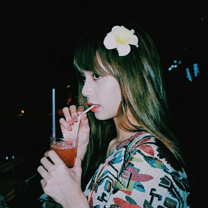 raesorgezz's tweet photo. 🌹.)) Lisa blackpink Aesthetic Pack---
📌 Want to save/use ? Please RT/FAV✨
#aestheticslisa #aestheticlisa #aestheticpackblackpinklisa #Ppheaderlisa #Headerlisa #aestheticlalisa #lisabp #BlackpinkAestheticpack #lisapack https://t.co/OUoZMqtGzM