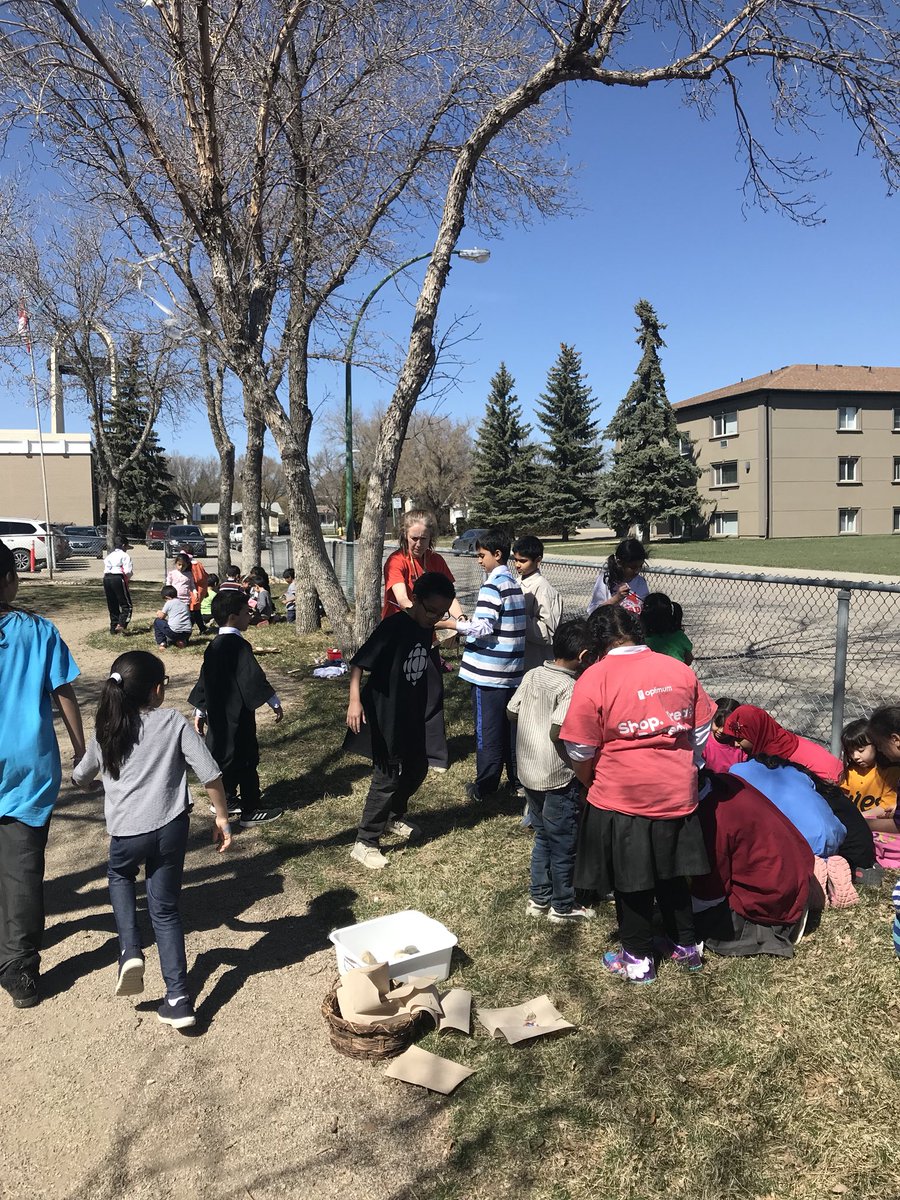 ReginaHuda's tweet photo. Mrs. Haggard’s kindergarten and @kariikrugg ‘s Grade 4 class teamed up to go on a walk to find rocks last week. Today they spent the afternoon painting them to place around our school garden. Yay for springtime! https://t.co/qR91QGXsH9