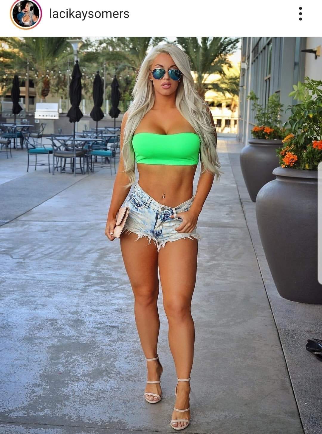 Steve on X: Love a sexy bimbo t.cohW8ZncLp3C  X