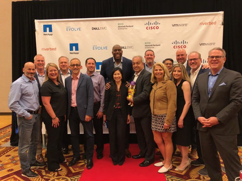 trace3's tweet image. Great to see our Outlier Award sponsor @NetApp get a team pic w/ @MagicJohnson during the #Trace3Evolve Conference