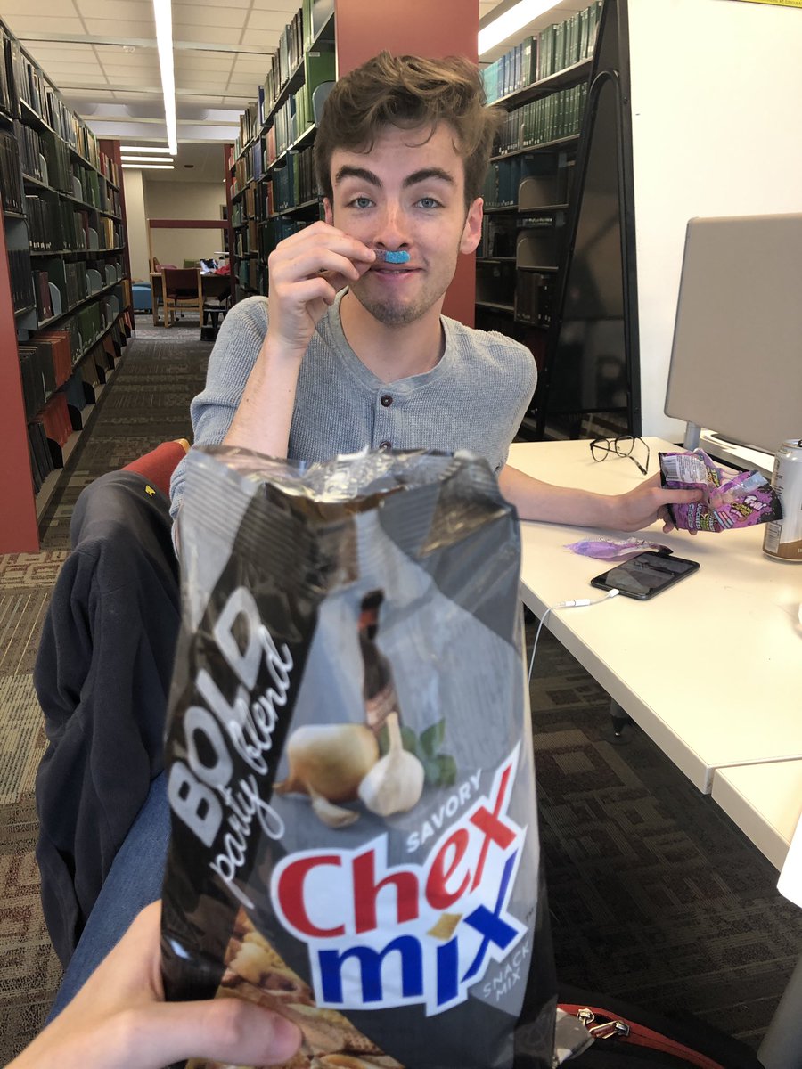 KENdricklamar_4's tweet image. @ChexMix I just opened my bag and it was all browns :( #Manufacturingerror #chexmixup