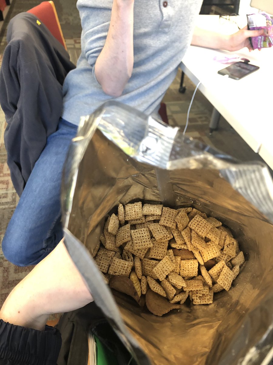 KENdricklamar_4's tweet image. @ChexMix I just opened my bag and it was all browns :( #Manufacturingerror #chexmixup