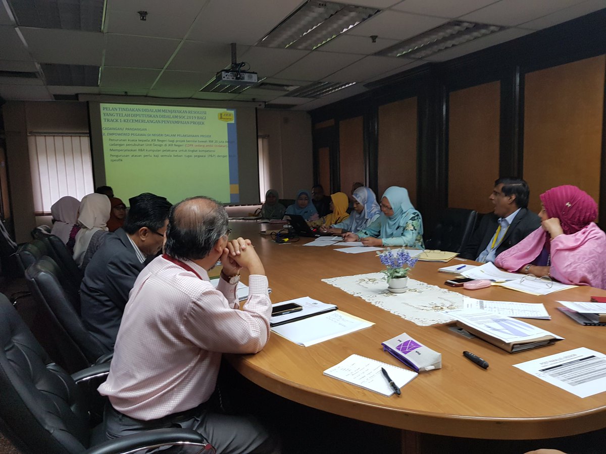 SarimahBtAhmad2's tweet photo. Mesy bil 2 Task Force CPAB @JKRCPAB yg turut dihadiri Pengarah CDPK, CKUB, CAST, CA dlm memberi input bg menjayakn Resolusi SOC dari Track1. T kasih atas kehadiran semua.
@JKRMalaysia
@kpkrjkr
@CDPK_IPJKR
@JKRCKUB
@abhamidjkr
#8Mei2019 https://t.co/uTffq5IpIP