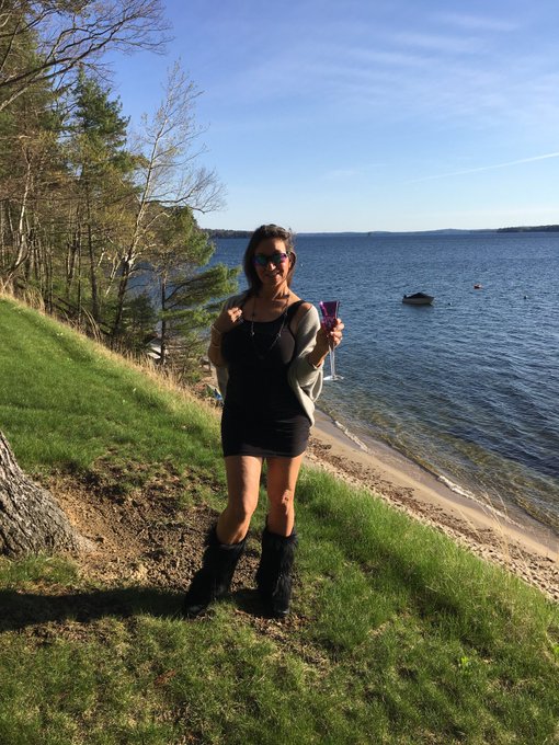 Happy Hour at the lake. Cheers! https://t.co/U6U9pLAHjn