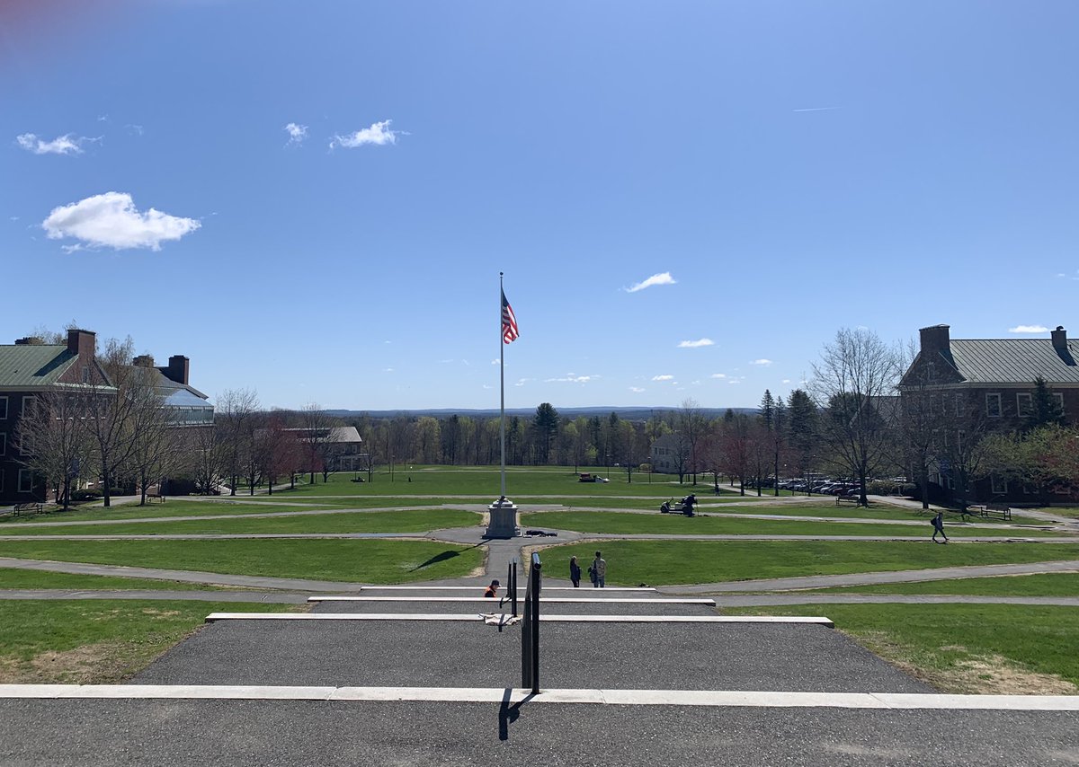 MsRedmanEnglish's tweet photo. Beautiful day to go on an adventure with RMS 8th graders! We toured Colby’s beautiful campus and visited the college’s spectacular art museum! Thank you @ColbyMuseum for hosting us! #edchatme #rsu2 https://t.co/COAnBeij7e