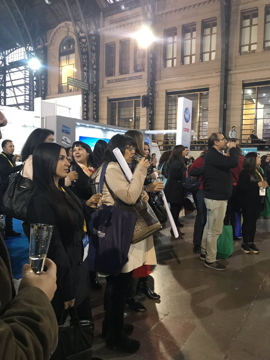 ExpoFemer's tweet photo. Hoy brindamos por los 10 años que llevamos potenciando las oportunidades de negocio en #ExpoFemer. Gracias por ser parte del mayor encuentro del mercado público y privado. Nos vemos mañana ¡salud! 🥂 https://t.co/PZ6YPkoufC