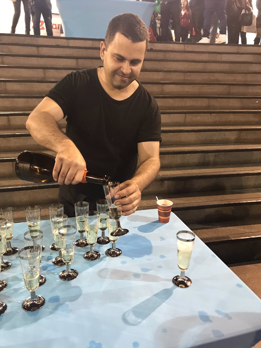 ExpoFemer's tweet photo. Hoy brindamos por los 10 años que llevamos potenciando las oportunidades de negocio en #ExpoFemer. Gracias por ser parte del mayor encuentro del mercado público y privado. Nos vemos mañana ¡salud! 🥂 https://t.co/PZ6YPkoufC