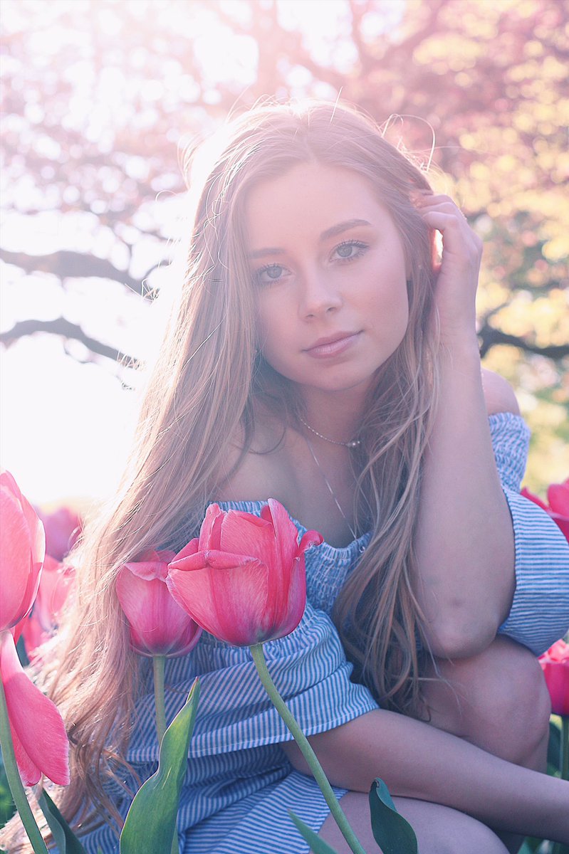 gracemiller248's tweet photo. some senior pics 🌷 https://t.co/YvdqLbyVKO