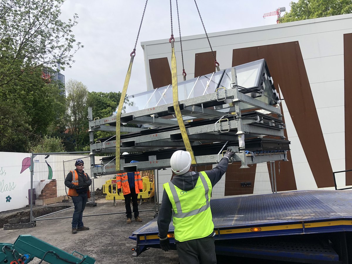 ctrsiteservices's tweet image. Visual mock up being assembled CTR Site Services #facade #curtainwall #unitised #CTR