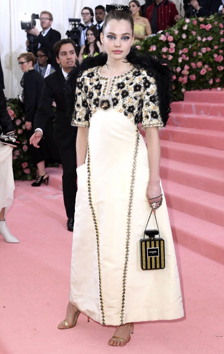 NorwayRunway's tweet photo. Norwegian model and actor Kristine Frøseth made her debut as Chanel’s new ambassador on the Met gala! #norwegianfashion #MetGala2019 https://t.co/qR0UVVjd6n