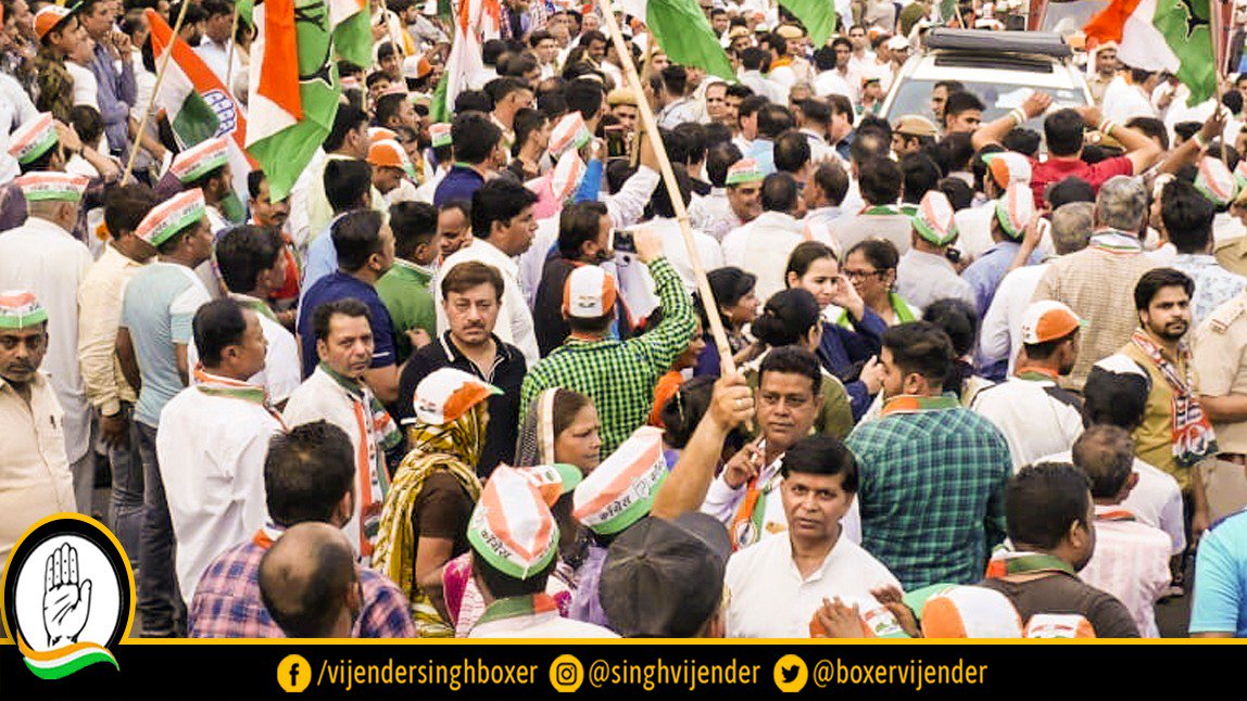 boxervijender's tweet photo. कांग्रेस महासचिव श्रीमती @priyankagandhi जी के नेतृत्व में दक्षिण दिल्ली लोकसभा में आयोजित रोड शो में स्वागत के लिए उमड़े जनसेलाब को देखकर मन प्रफुल्लित हो उठा. रोड शो में शामिल होकर आशीर्वाद देने वाले साथियों का मैं दिल से शुक्रगुजार हूँ, आपका स्नेह और समर्थन ही हमारी ताकत है. https://t.co/uyxIFXjhdX