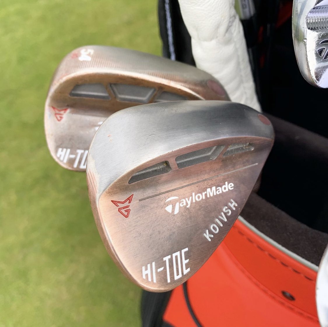 golfnation_'s tweet image. 👀 @TaylorMadeTour #HiToe lob wedge in the bag of #KimKoivu 👍 Looks like a @SamDay44 custom grind! 👌⚙️💥 #KimKoivu #TaylorMadeGolf #BritishMasters #EuropeanTour